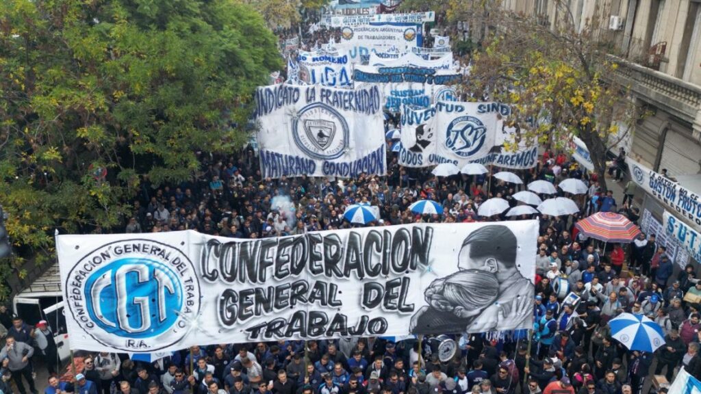 Thousands march on Workers' Day, voicing opposition to Milei's labour reform