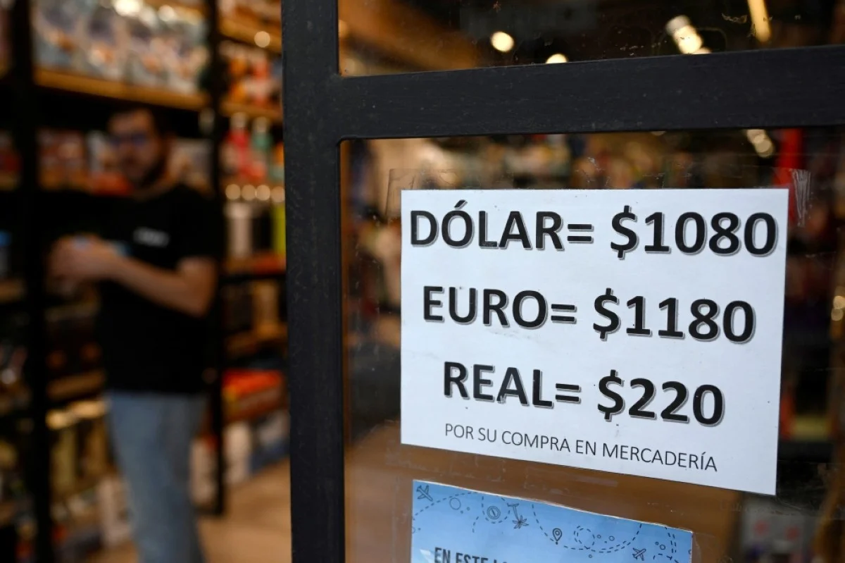 Argentina plans to sell dollars on parallel market