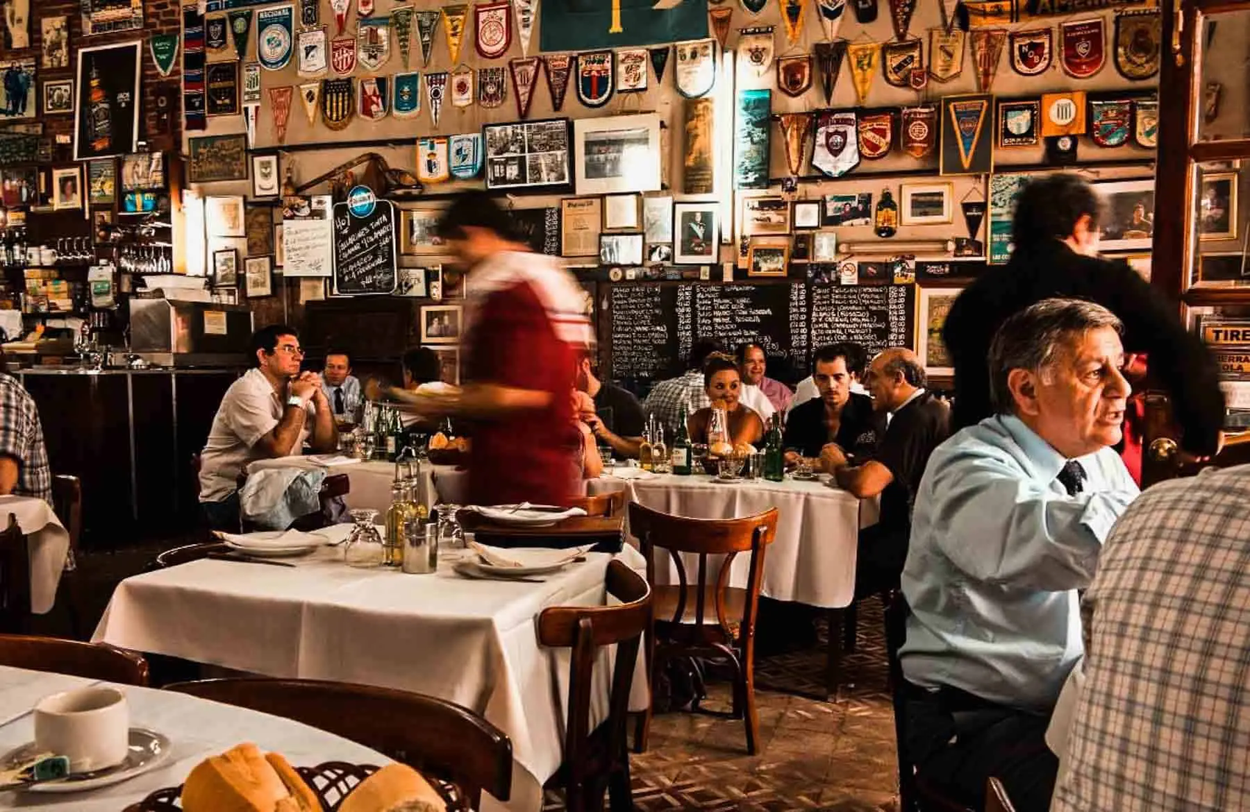 Argentina’s Consumer Spending Dips: Analyzing the 6.2% Decline in 2024