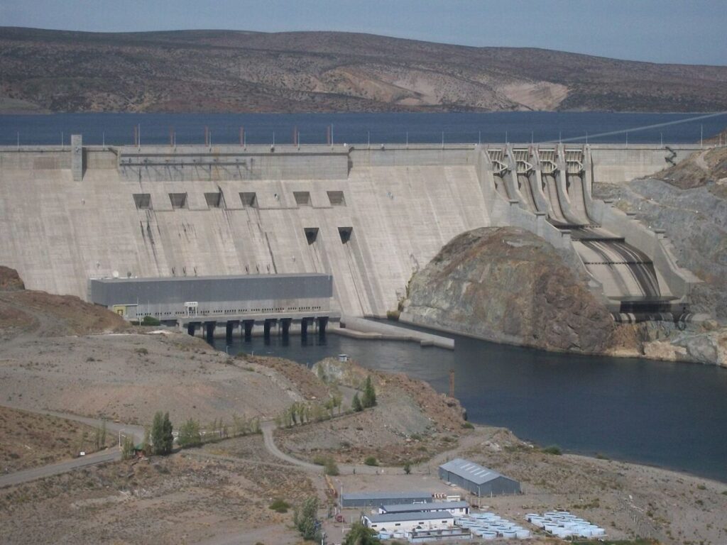 Argentina seeks public tender for four large hydro projects
