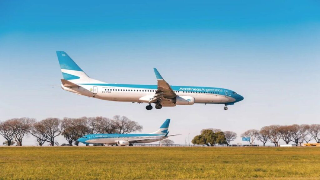Milei: Aerolíneas Argentinas could be handed over to employees if not sold