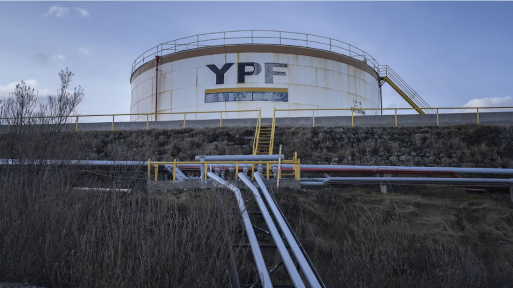 YPF in Talks With Supermajors for Equity in Argentina LNG Plant
