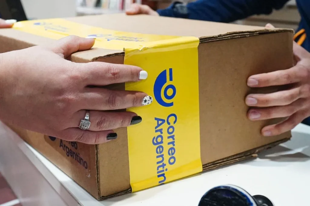 Argentina opens up some mail services to private companies