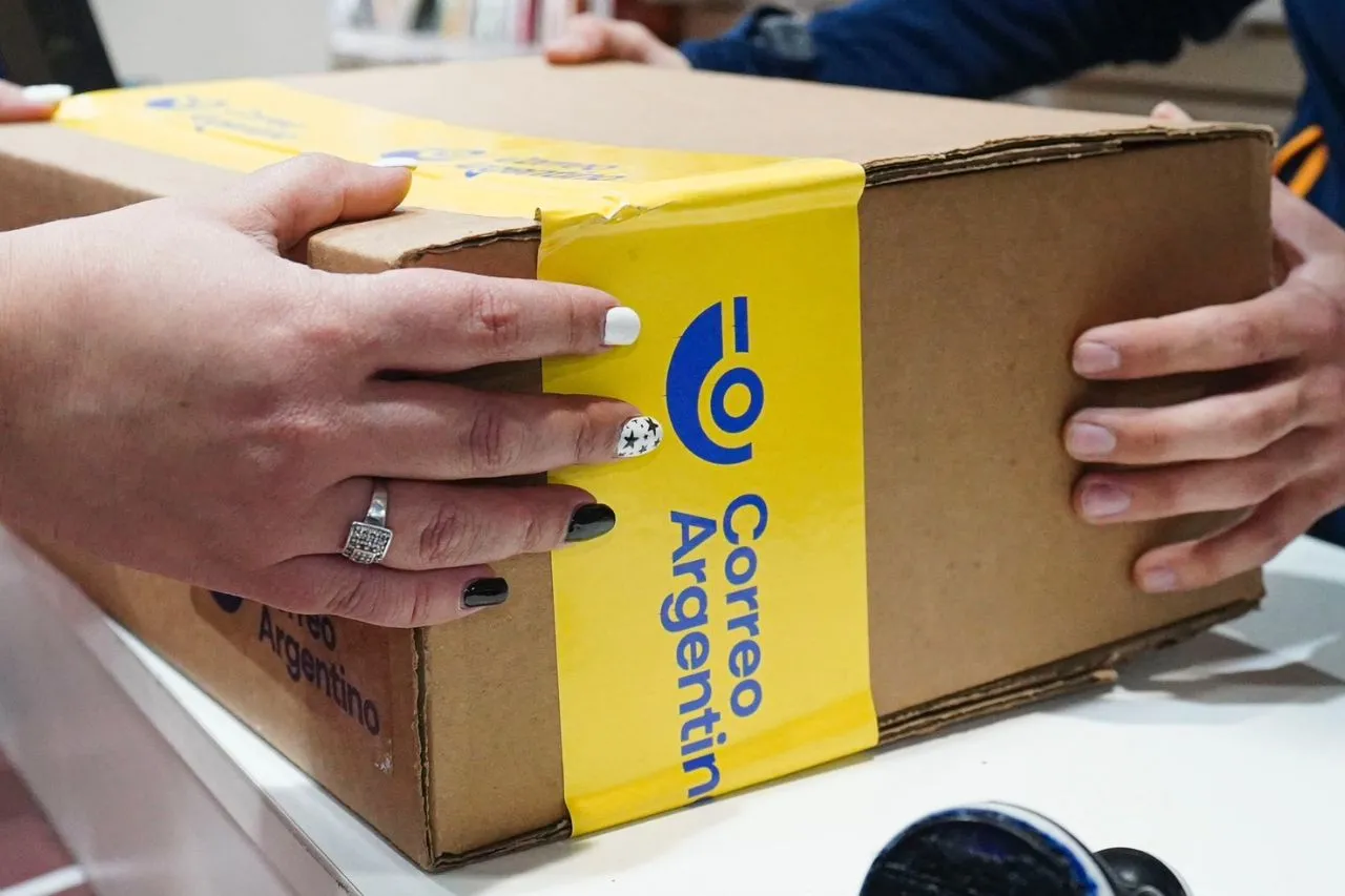 Argentina opens up some mail services to private companies