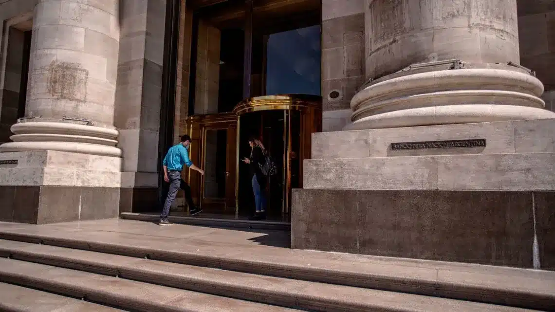Court halts Milei's transformation of Banco Nación into limited company
