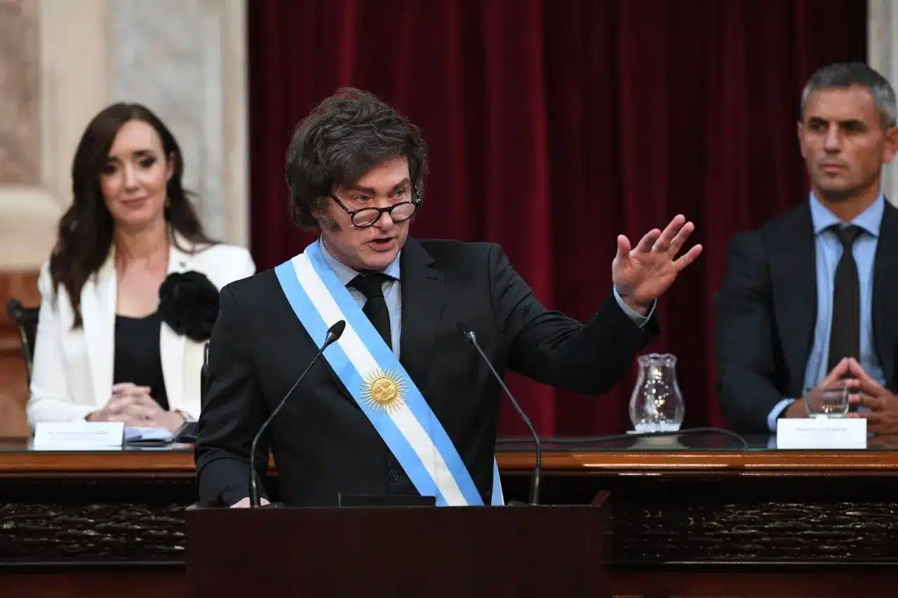 Milei’s popularity slumps amid Bahía Blanca tragedy and IMF negotiations